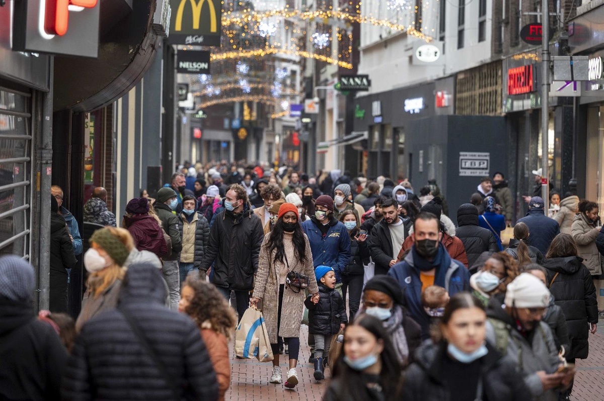 Hollanda\'da Covid-19 kısıtlamaları 25 Şubat\'tan itibaren kaldırılıyor
