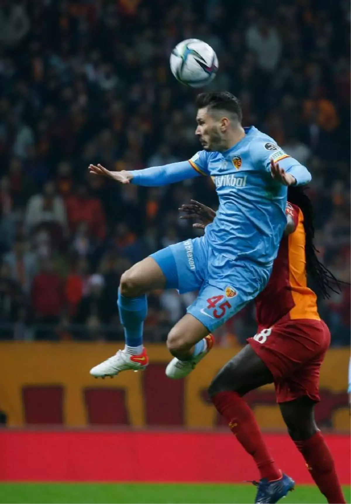 Kayserispor\'da Mert Çetin göz dolduruyor