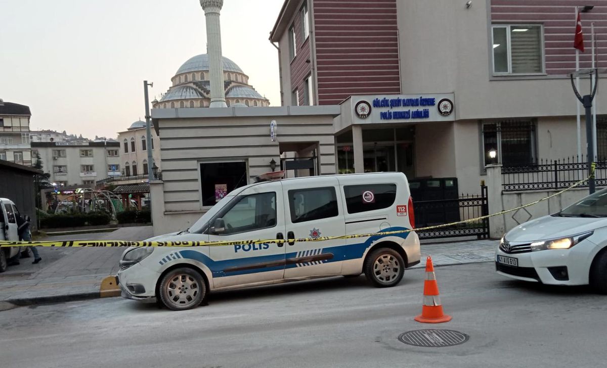 Son dakika haberi... Kocaeli\'de polis aracına zarar veren şüpheli yakalandı