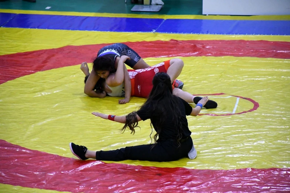 Köyceğiz\'de Kadınlar Serbest Güreş Şampiyonası yapıldı