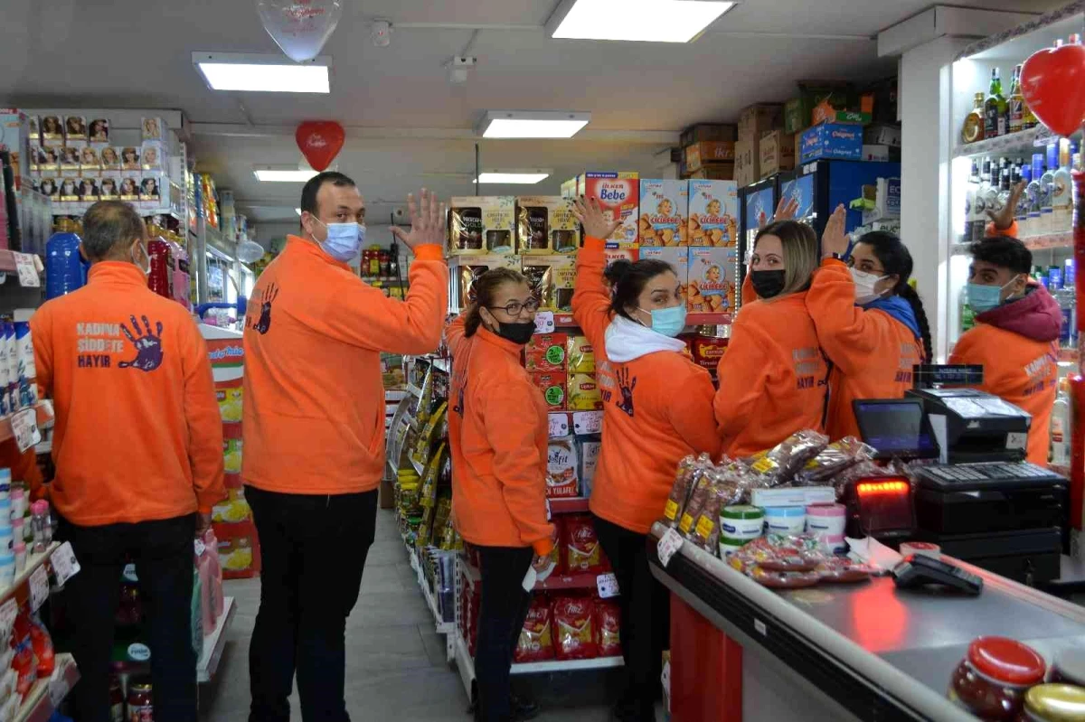 Market çalışanlarından "Kadına şiddete hayır" farkındalığı