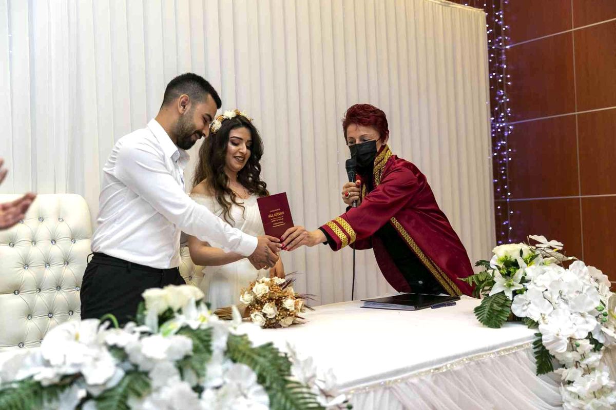 Mersin\'de \'Sevgililer Günü\'nde nikah yoğunluğu yaşandı