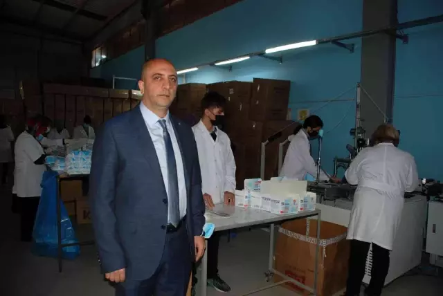 Fabrika gibi okul! Maske üreterek 2 yılda 7 milyon lira ciro yaptılar Fabrika gibi okul! Maske üreterek 2 yılda 7 milyon lira ciro yaptılar