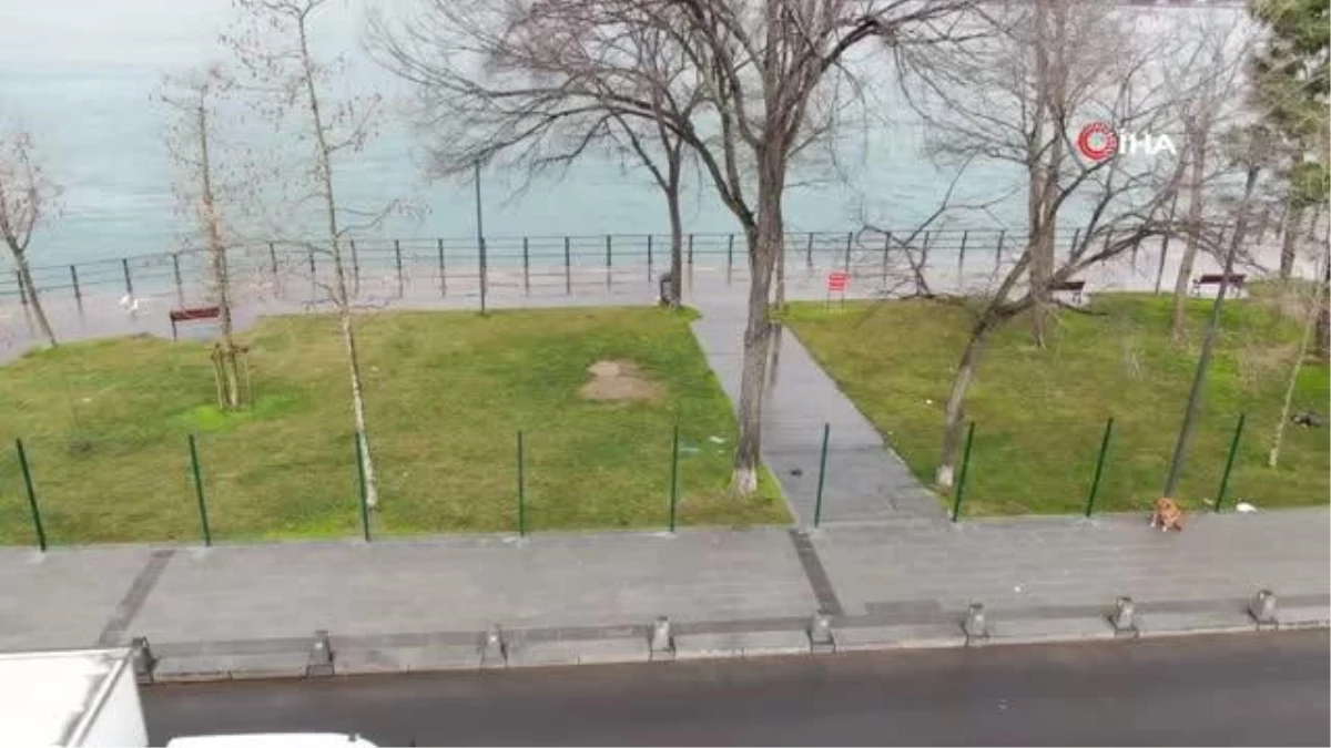 Üsküdar\'da Kuzguncuk parkına giriş panel çitlerle engellendi