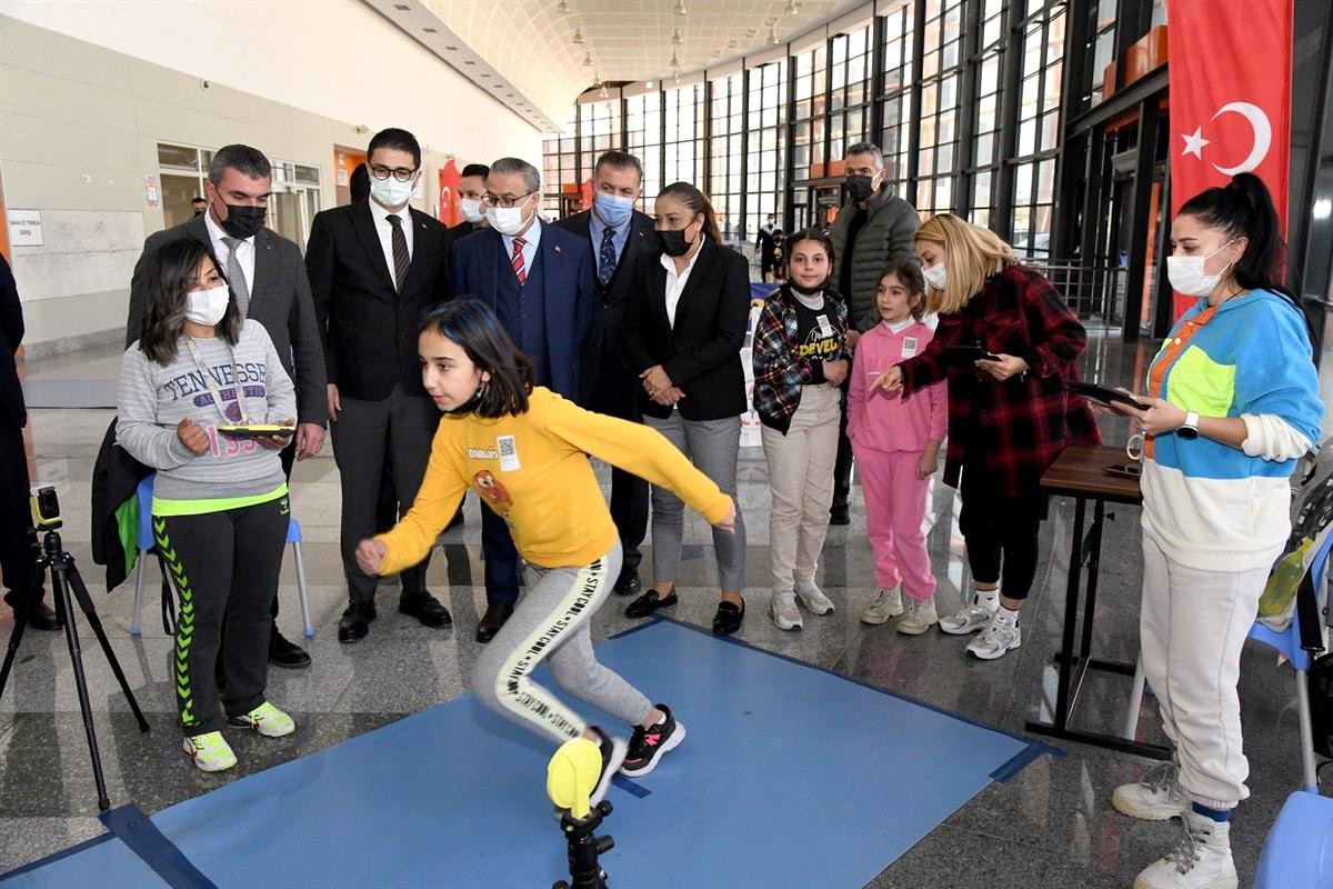 Vali Su, "Türkiye Sportif Yetenek Taraması" etkinliğinde çocuklarla bir araya geldi