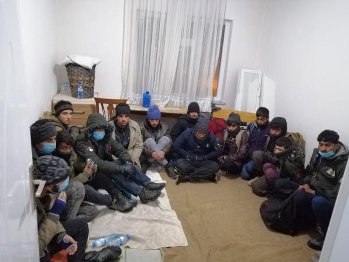 Van\'da evde 55 kaçak göçmen yakalandı; 2 tutuklama