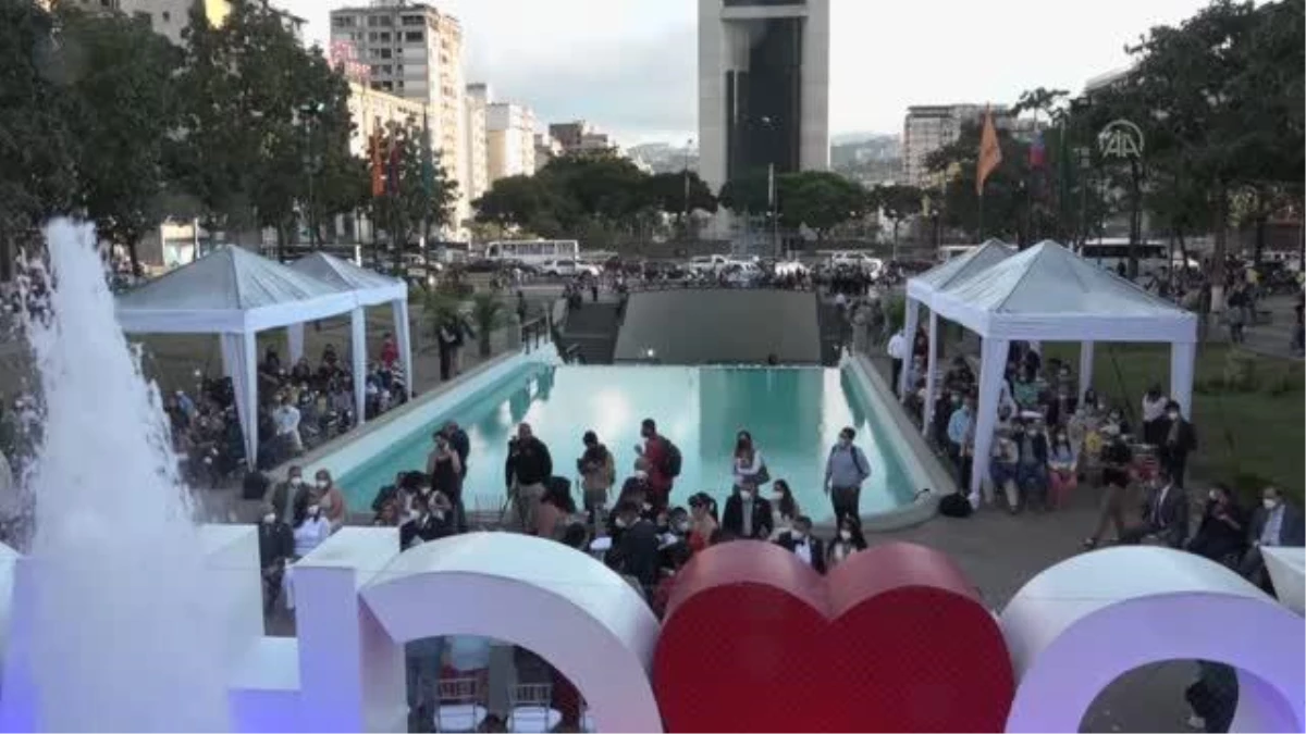 Venezuela\'da 10 çifte Sevgililer Günü\'nde toplu nikah kıyıldı