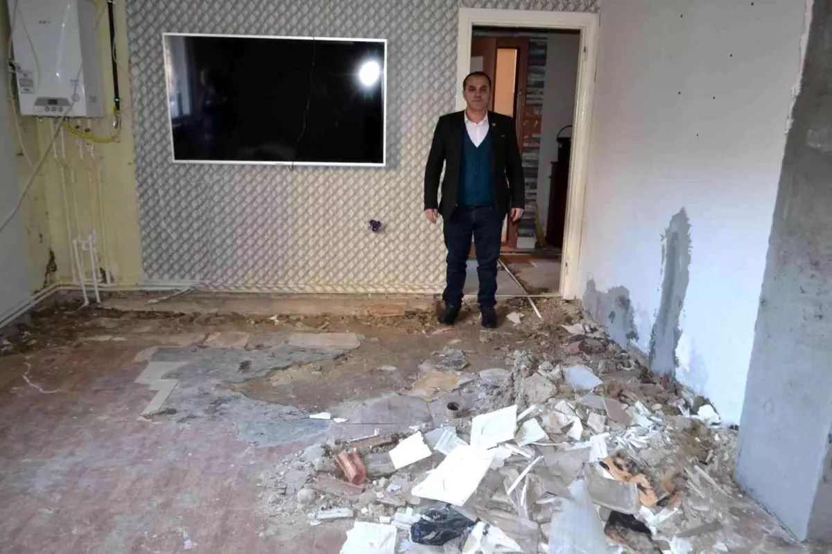 Zemini çöken binanın sakinleri tedirgin