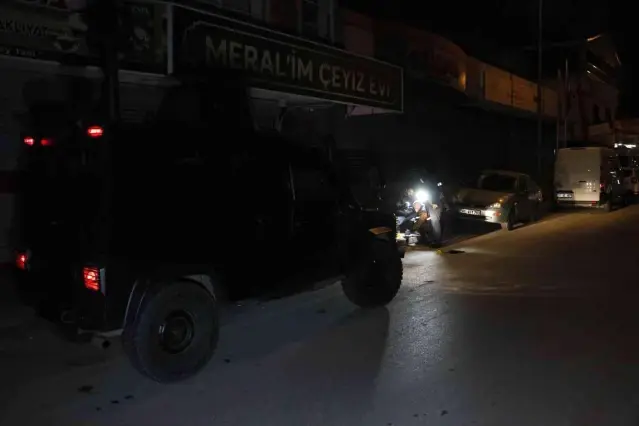 Adana'da otomobilin altında kar maskesi ile 3 adet EYP bulundu