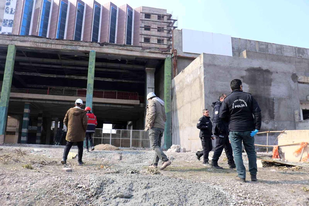Alışveriş merkezi inşaatında yaralı halde bulundu