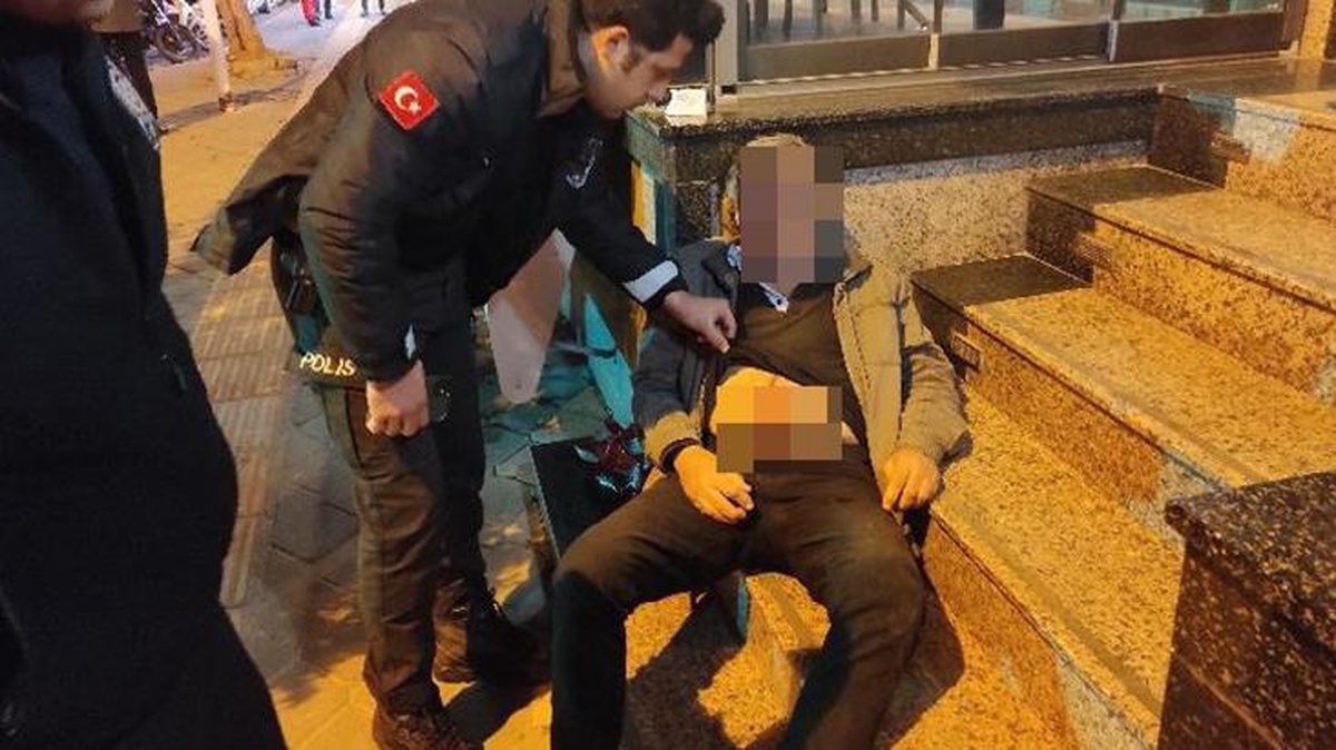 Aydın\'da feci olay! Alkolü fazla kaçıran adam kendini bıçakladı