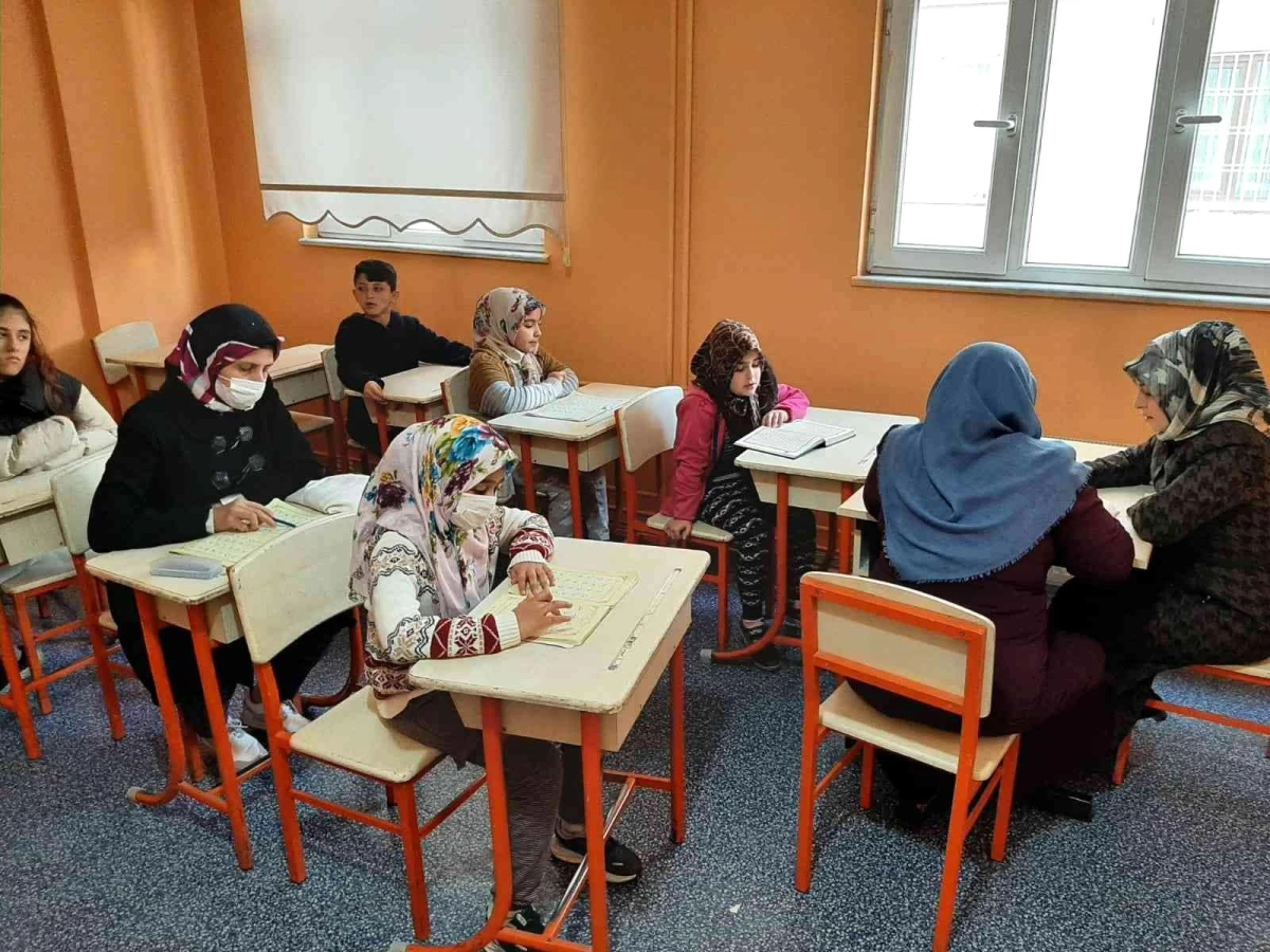 Bağlar Belediyesi\'nin açtığı Kur\'an-ı Kerim kursları, ev hanımlarından çocuklara kadar umut oldu
