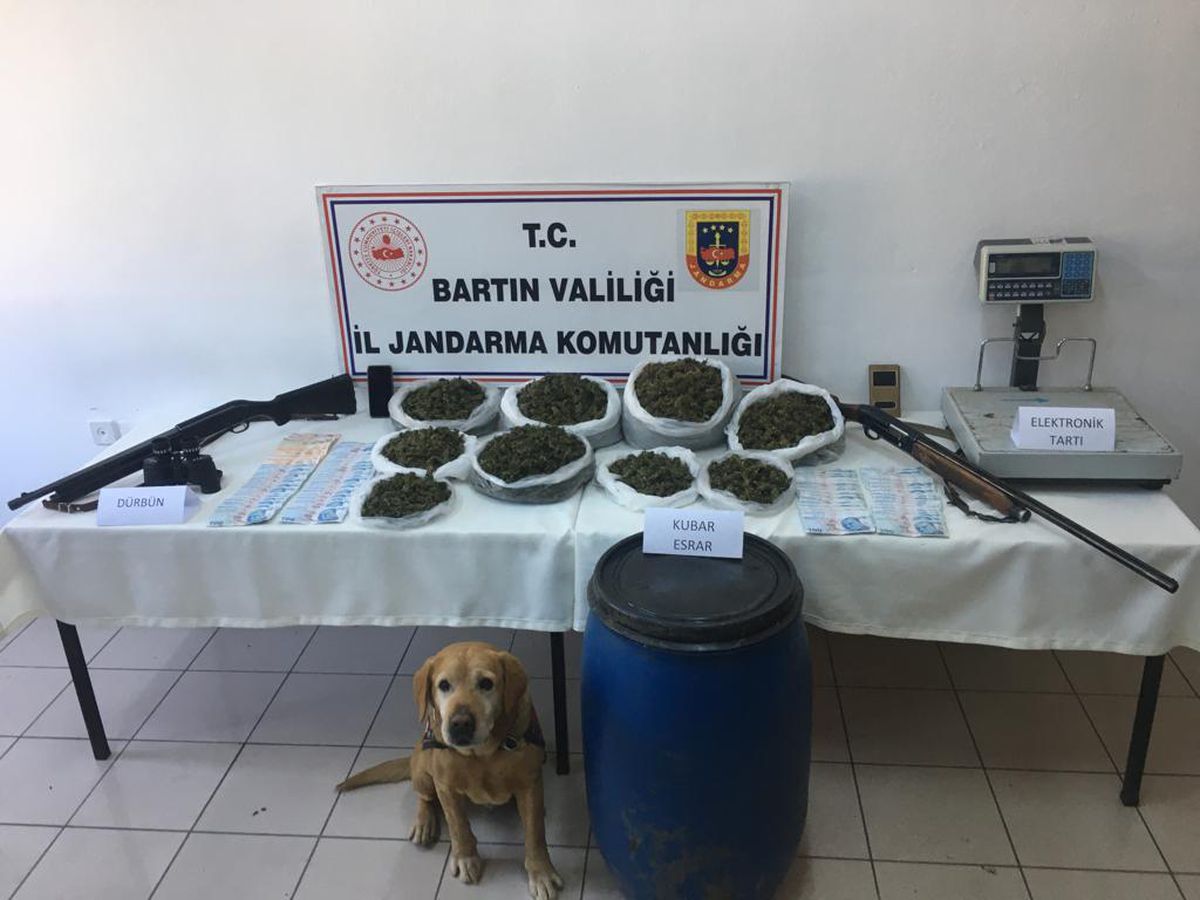 Bartın\'da operasyon düzenlenen evde 5 kilogram esrar ele geçirildi