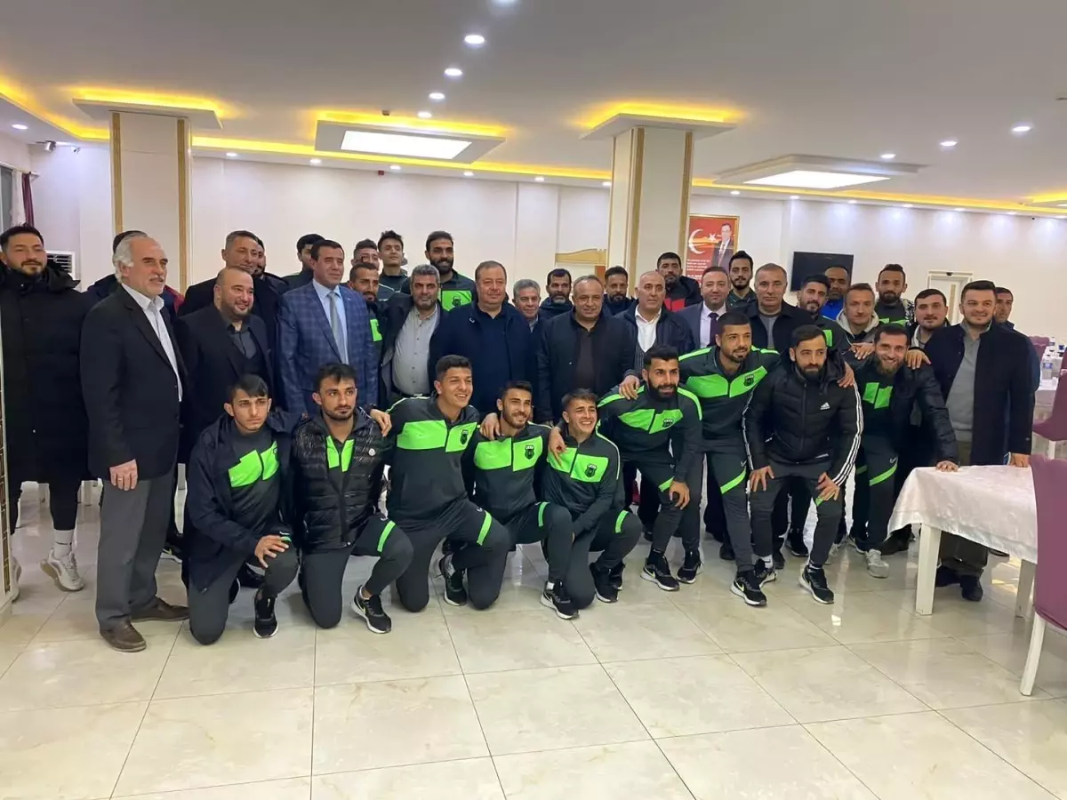 Başkan Ramazan, Kilis Belediyesporlu futbolcu ve yönetimle bir araya geldi