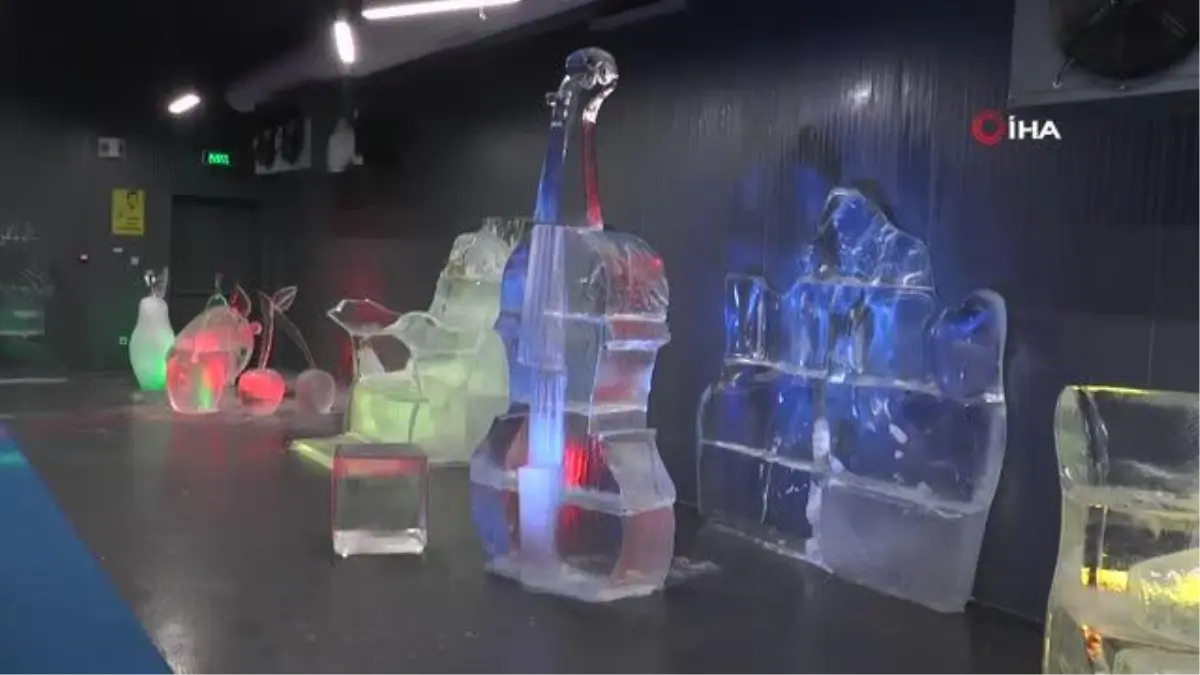 Buzdan soba ziyaretçilerinin içini ısıtıyor