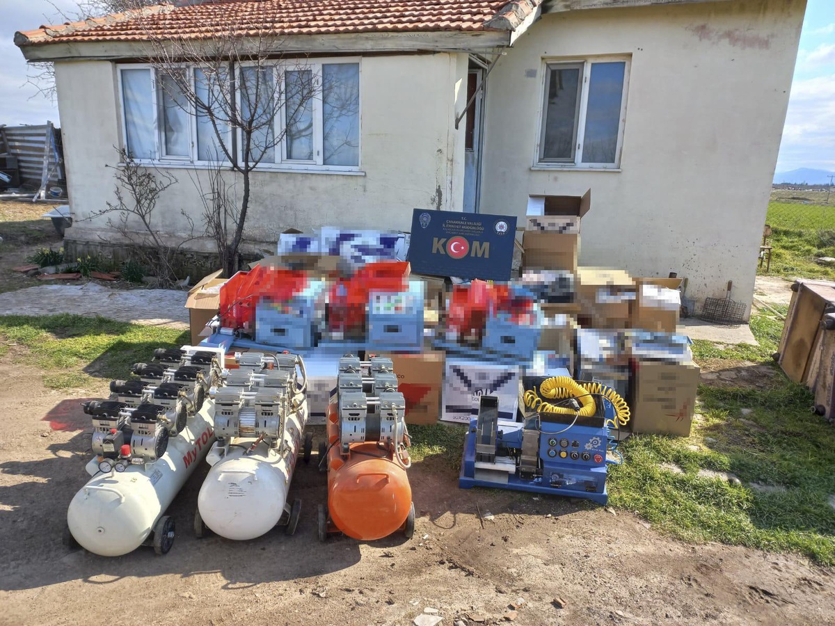 Çanakkale\'de kaçak sigara imal edilen eve polis baskını