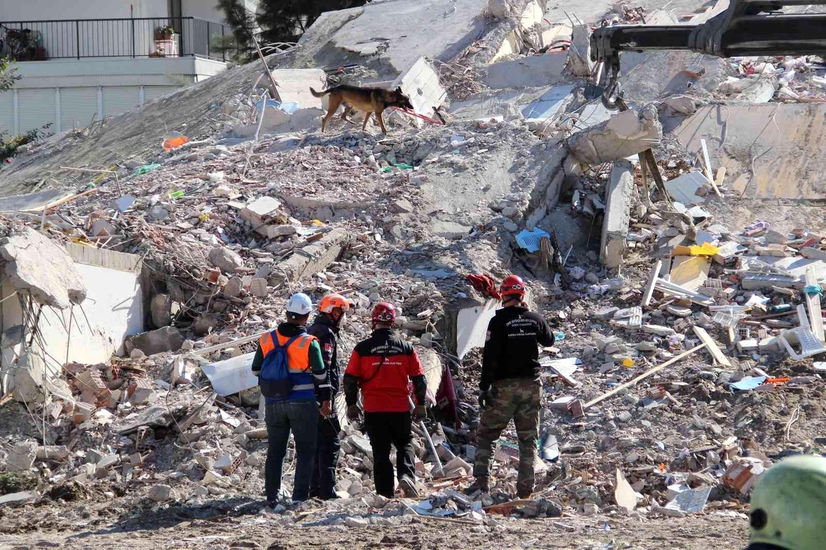 Depremde 11 kişiye mezar olan apartmanın sanıkları için 22.5\'er yıl hapis cezası talebi