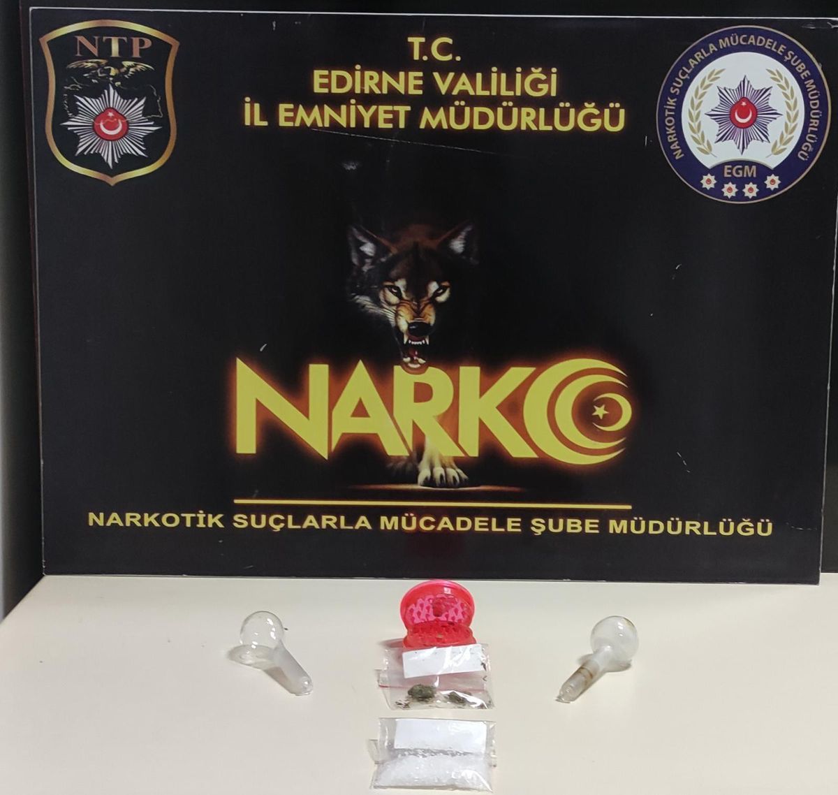 Edirne'de evinde uyuşturucu bulunan 2 zanlı tutuklandı