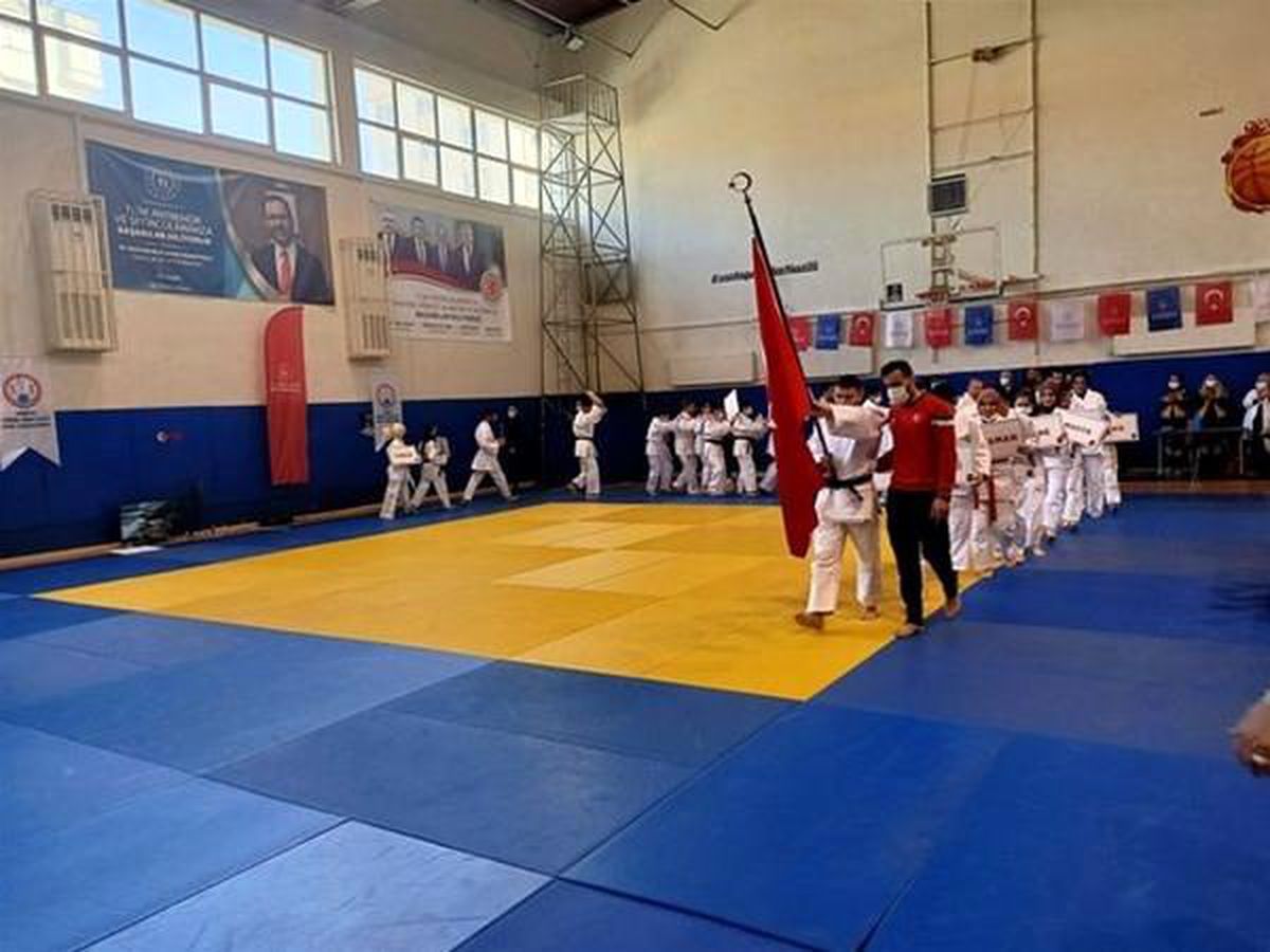 Engelli iki judocu Türkiye Şampiyonası'ndan madalyalarla döndü