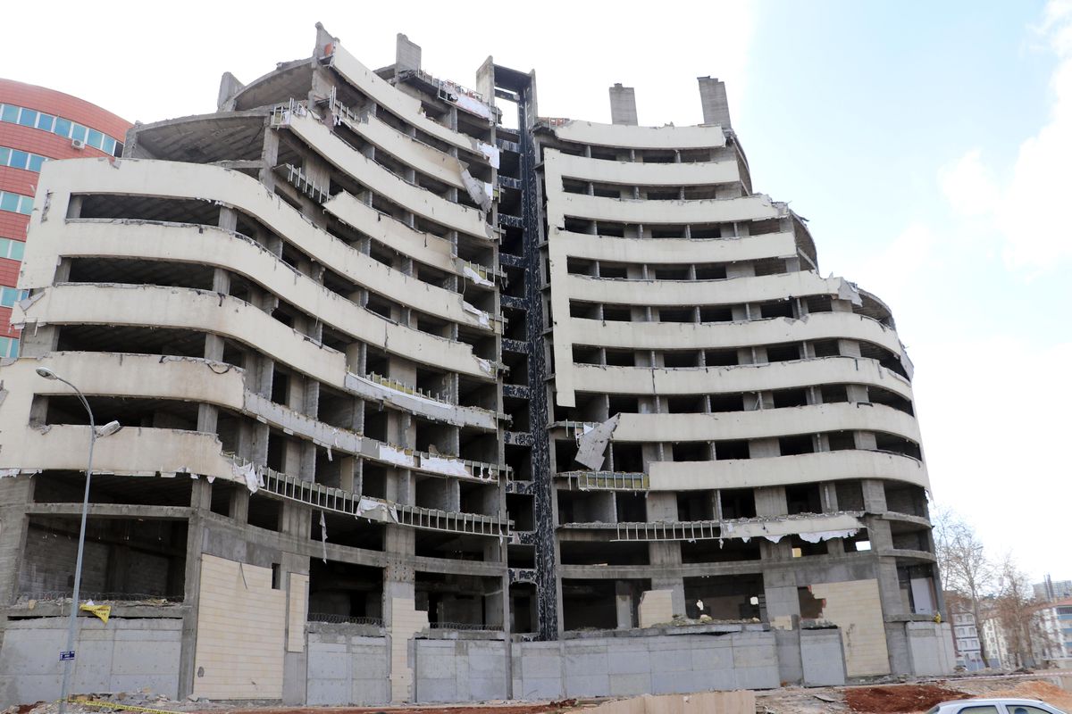 Gaziantep\'te atıl durumdaki 11 katlı otel binası yıkılacak