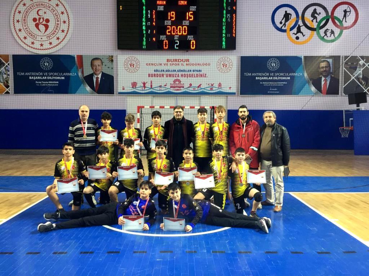 Gazipaşa Ortaokulu Hentbol takımı yarı finallerde temsil edecek