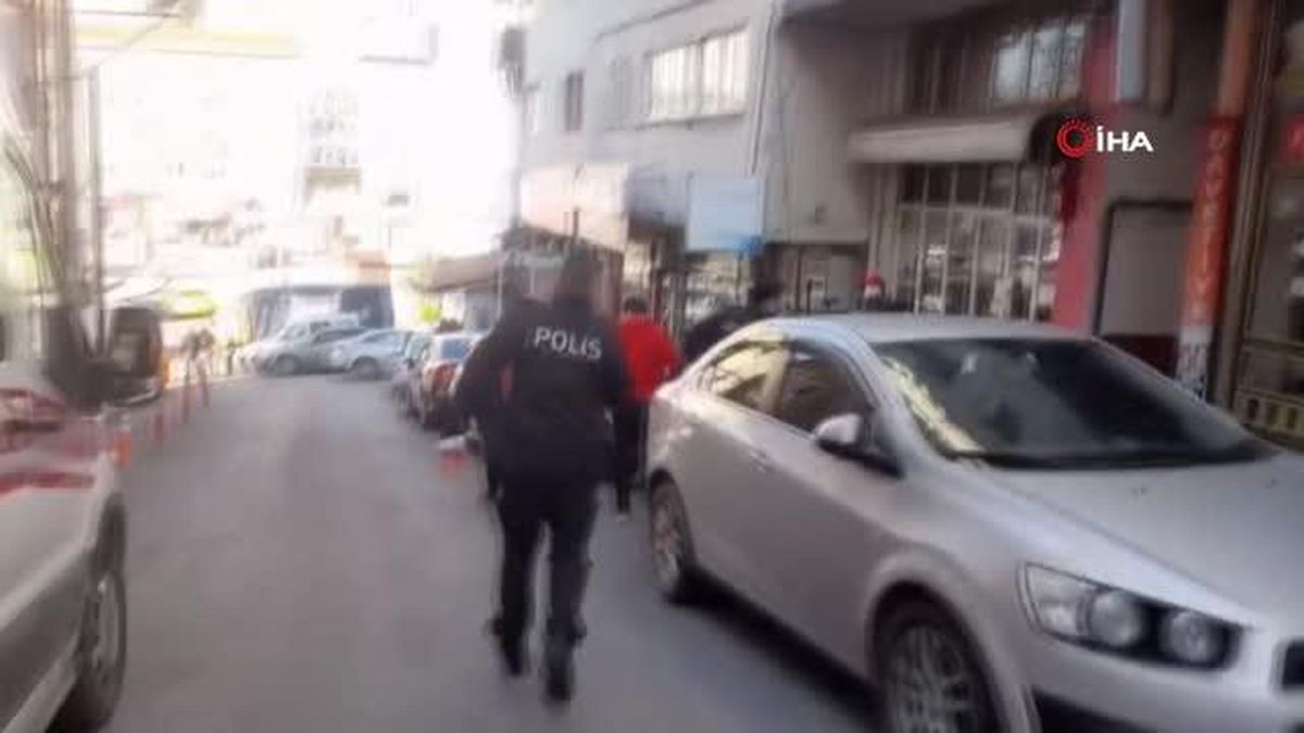 Haber alınamayan öğretmen evinde baygın halde bulundu