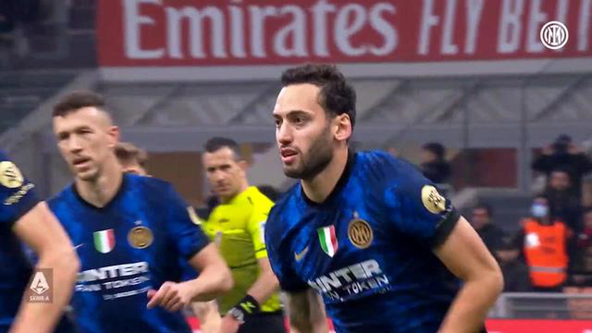 Hakan Çalhanoğlu’nun 2021-22 sezonundan en iyi anlar