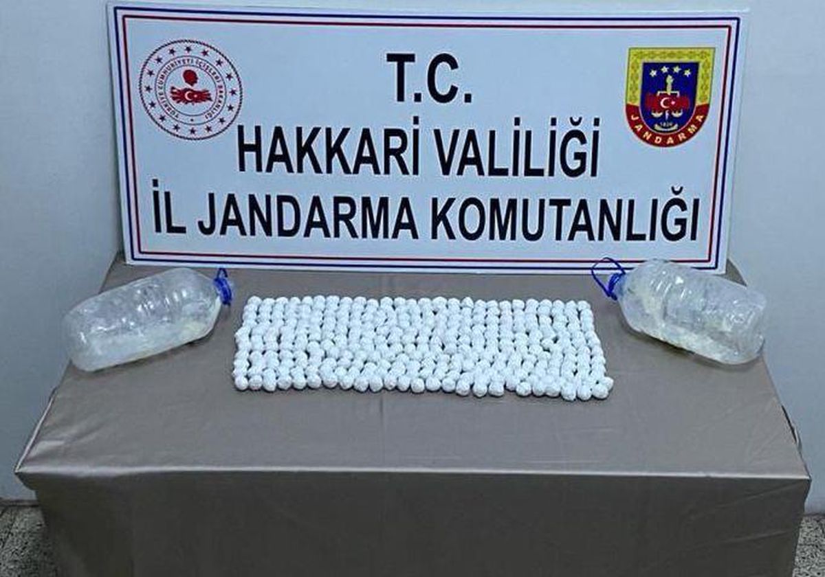Hakkari\'de bir araçta 3 kilo 500 gram eroin ele geçirildi