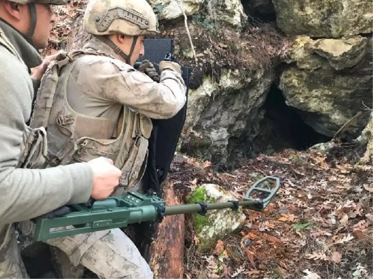 Hatay\'da PKK\'lı teröristlerin yaşam malzemeleri ele geçirildi