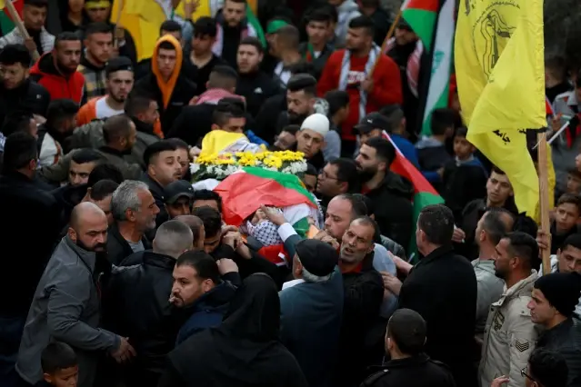 Son dakika... İsrail güçlerinin öldürdüğü Filistinli genç son yolculuğuna uğurlandı