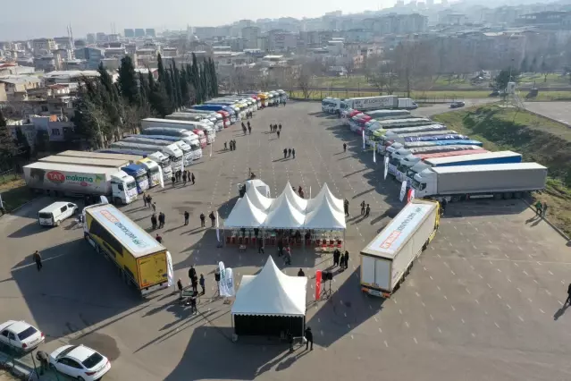 Akaryakıt istasyonunun yönetim binasının çatısındaki yangın söndürüldü