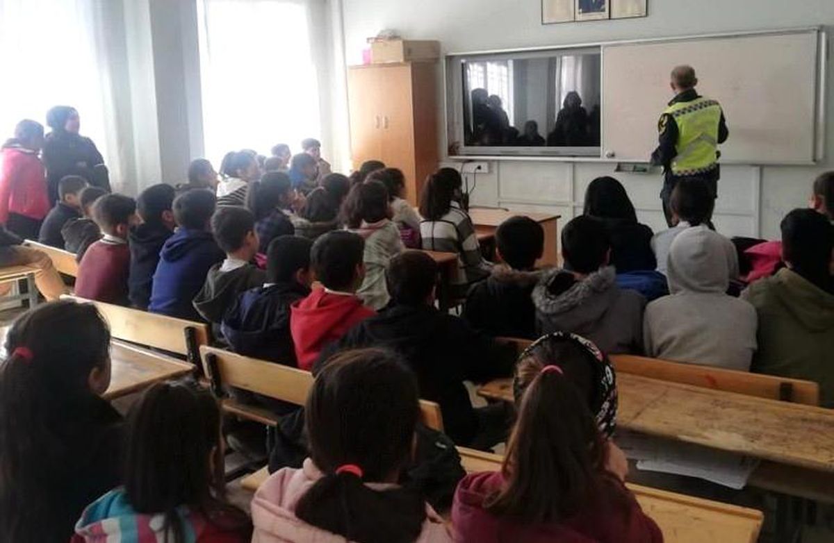 Jandarma hem denetliyor hem eğitim veriyor