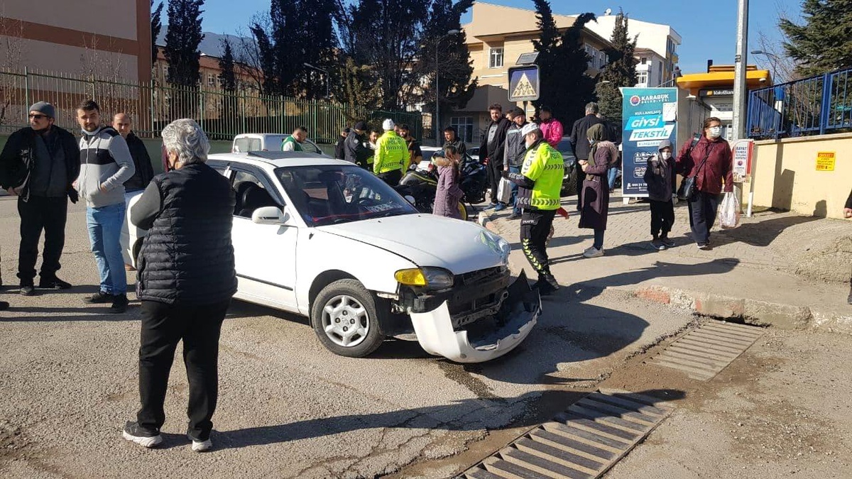 Karabük\'te iki ayrı trafik kazası: 3 yaralı
