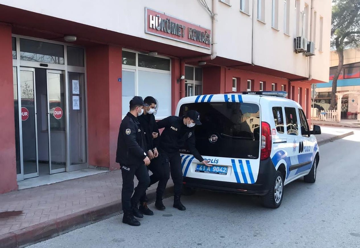 Kocaeli\'de hırsızlık yaptıkları iddiasıyla yakalanan 3 şüpheli tutuklandı