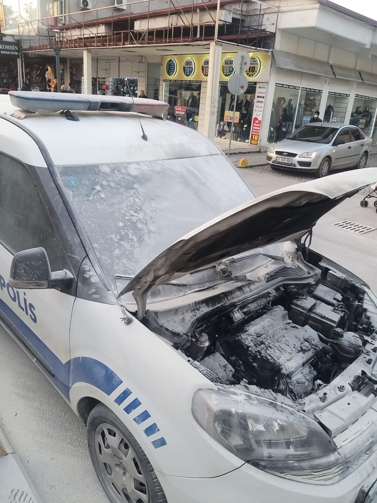 Kocaeli\'de polis aracına zarar veren şüpheli tutuklandı