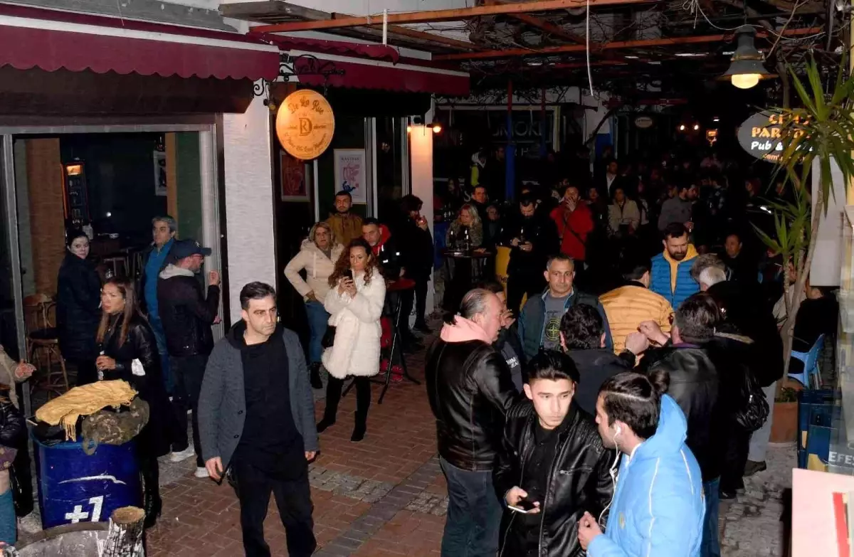 Kuşadası\'nda yalnızlar partisi düzenlendi