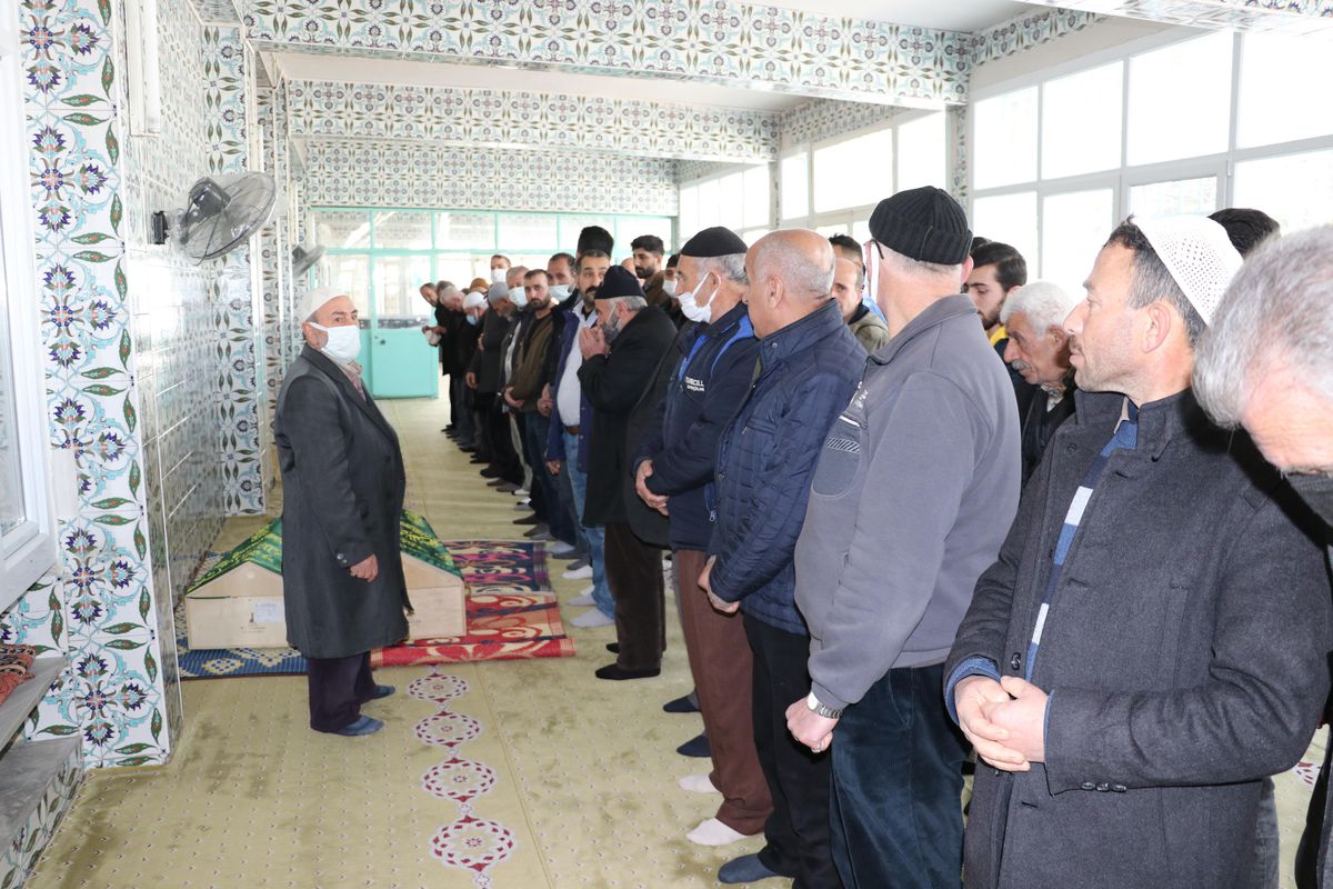 Manisa'daki yangında ölen 3 yaşındaki ikizler defnedildi