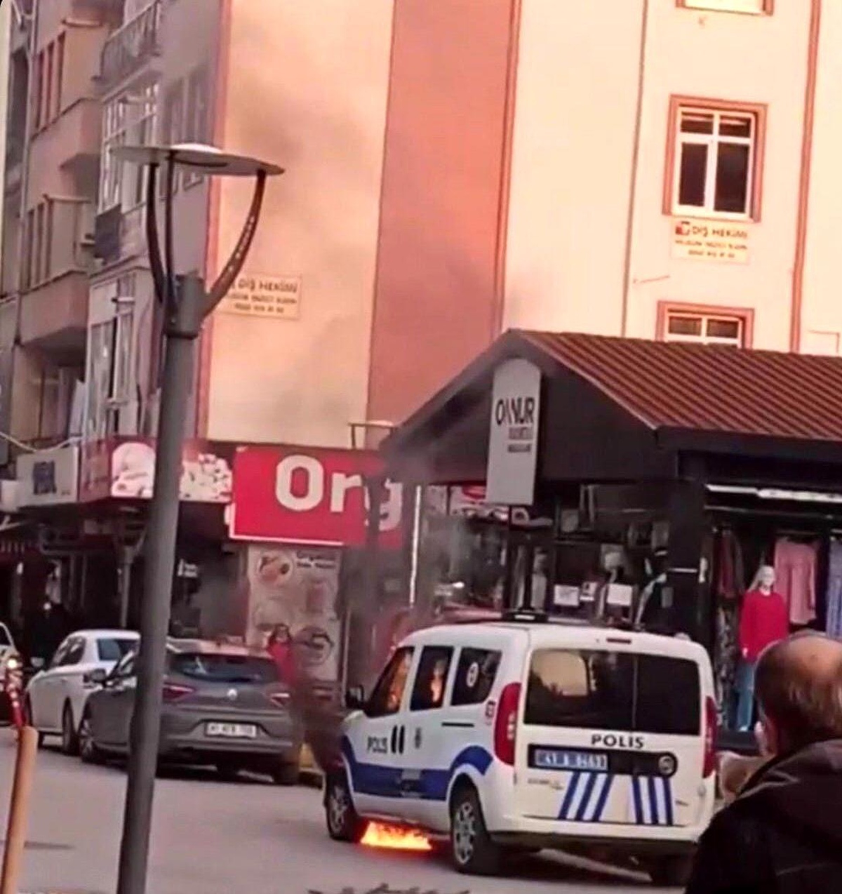 Polis otosunu ateşe veren şahıs tutuklandı