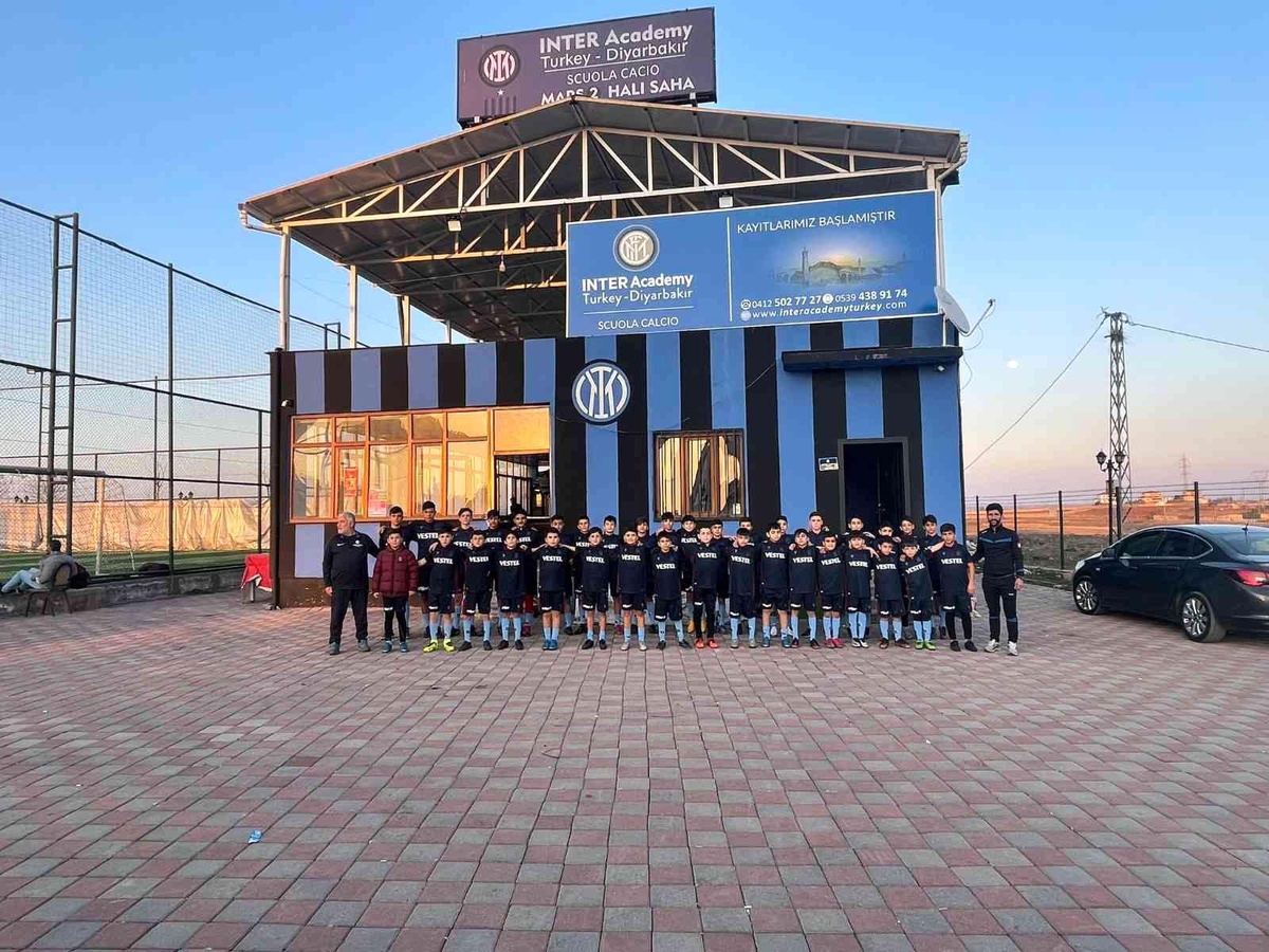 Trabzonspor\'dan Diyarbakırlı genç futbolculara anlamlı jest