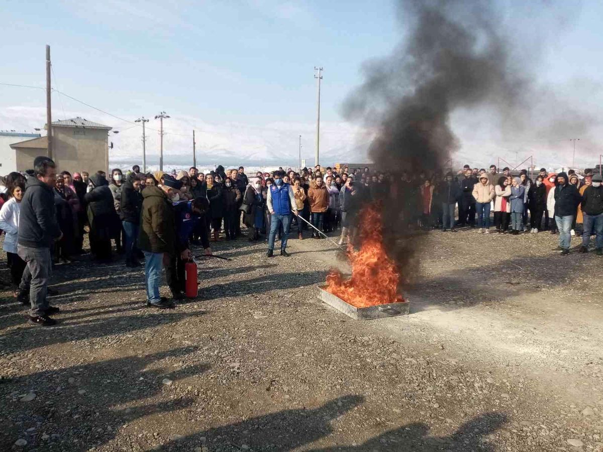 Son dakika 3. sayfa: AFAD\'dan yangın söndürme tatbikatı