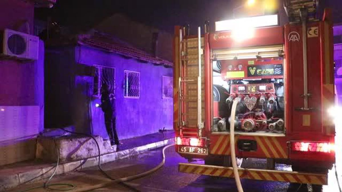 Alaşehir'de tek katlı müstakil ev kundaklandı