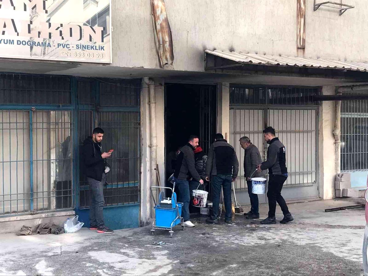 Ankara\'da sanayi sitesindeki yangın paniğe neden oldu