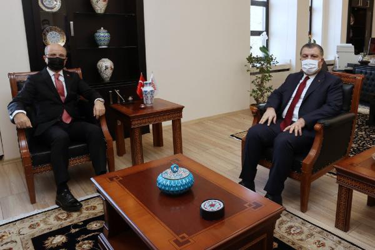 Bakan Koca, YÖK Başkanı Özvar\'ı ziyaret etti