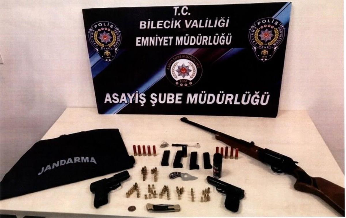 Bilecik\'te şüphe üzerine durdurulan araçta cephanelik çıktı