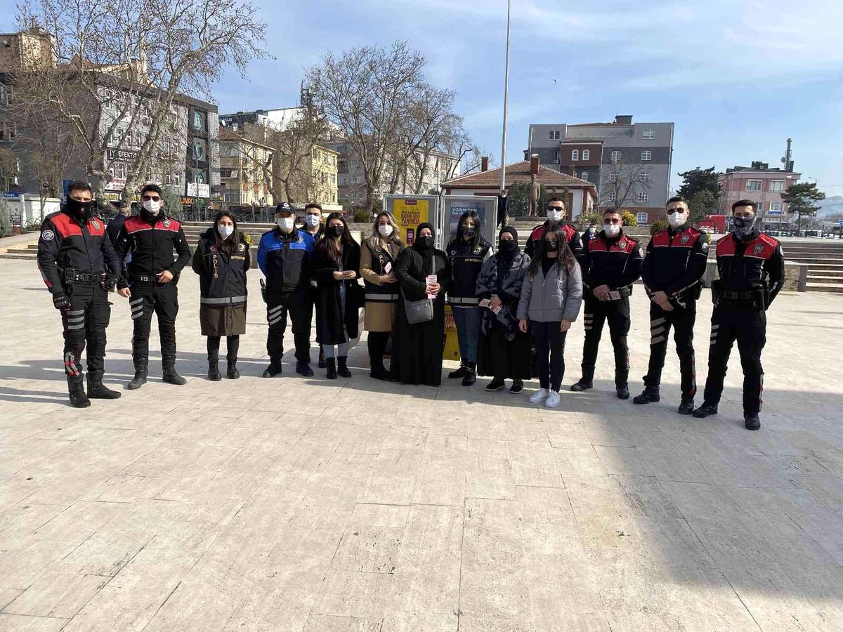 Büyükçekmece\'de polisten kadınlara KADES uygulaması tanıtımı