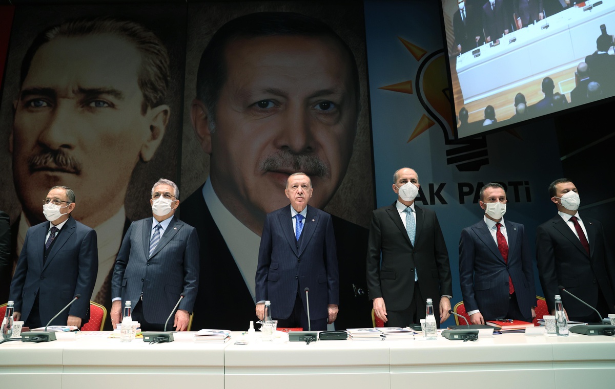 Cumhurbaşkanı Erdoğan: "Kimsenin eski Türkiye\'nin o karanlık siyasi ve ekonomik iklimini geri getirmesine izin vermeyeceğiz."