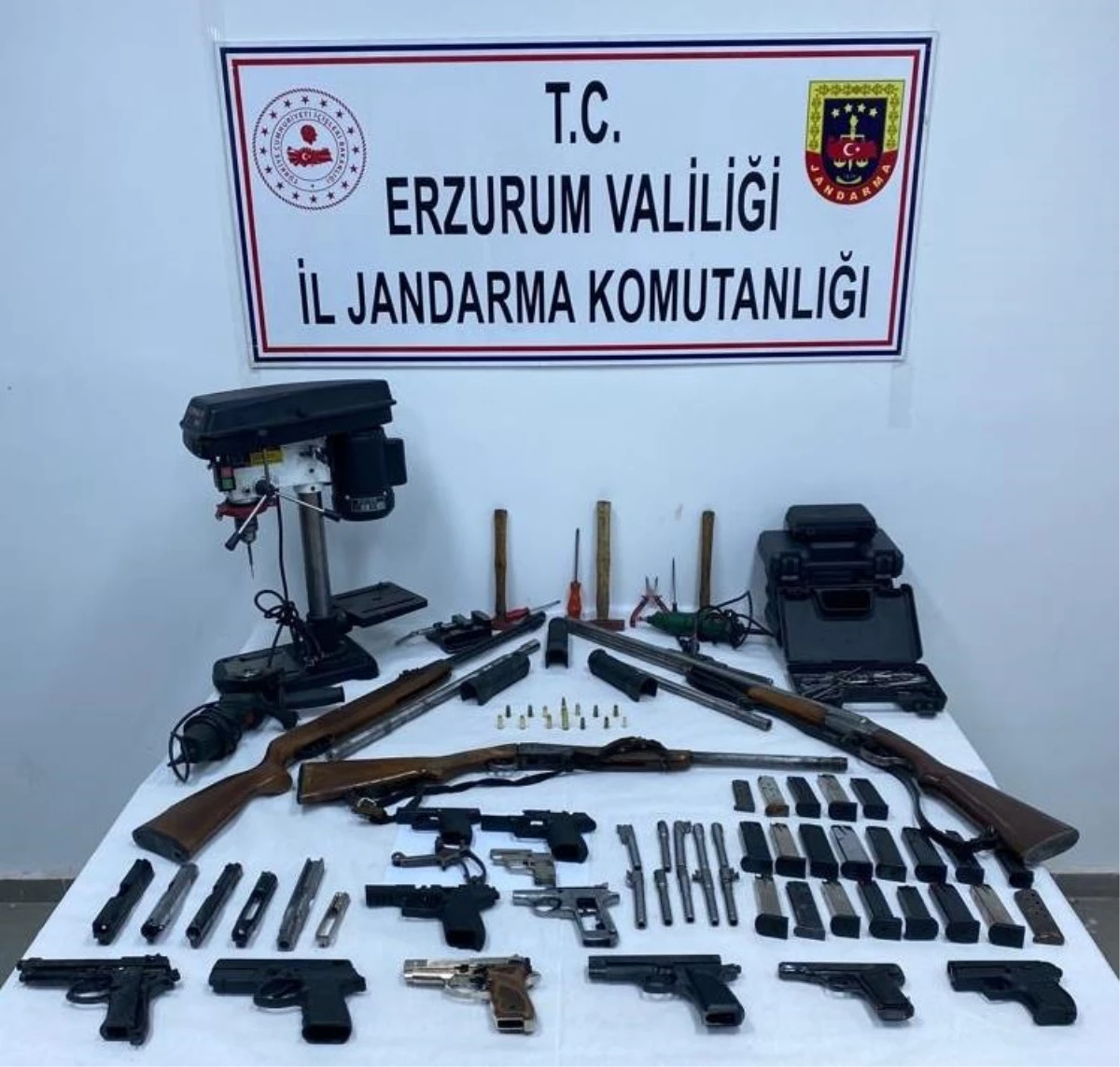 Erzurum\'da silah kaçakçılığı operasyonunda 2 zanlı yakalandı