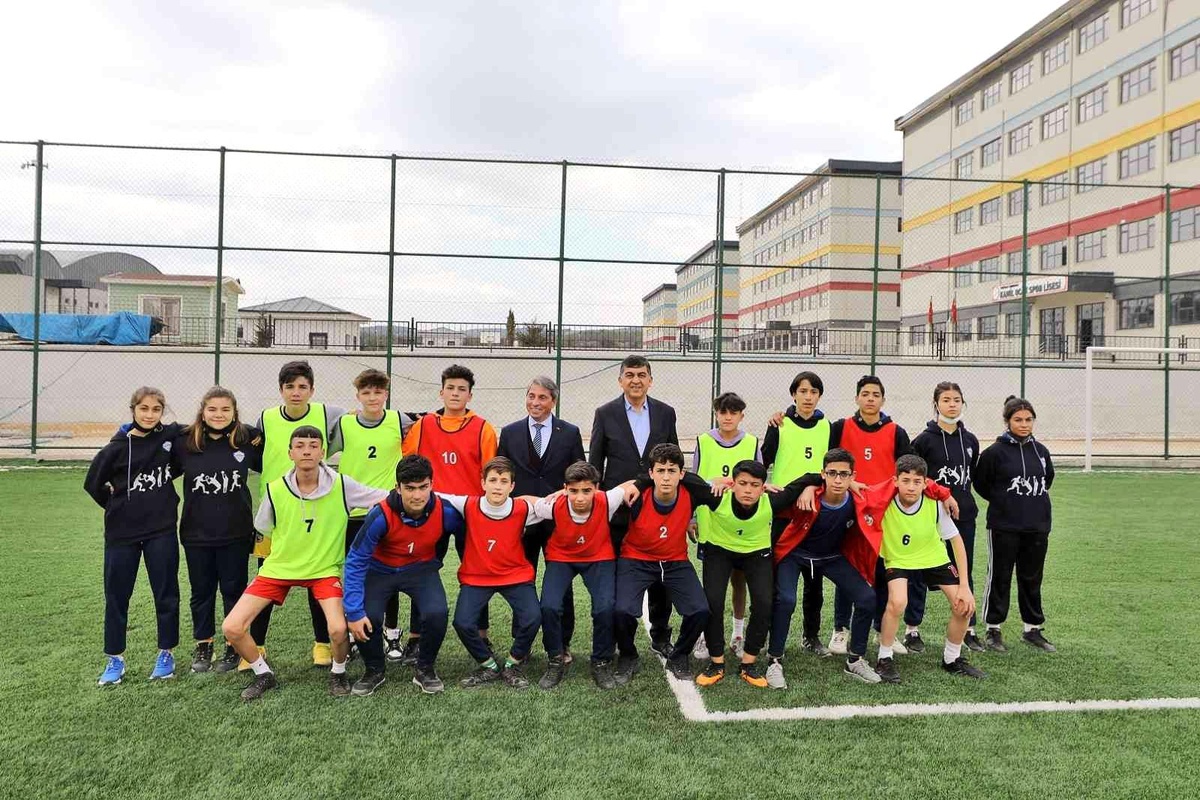 Fadıloğlu\'ndan Kamil Ocak Spor Lisesi\'ne ziyaret