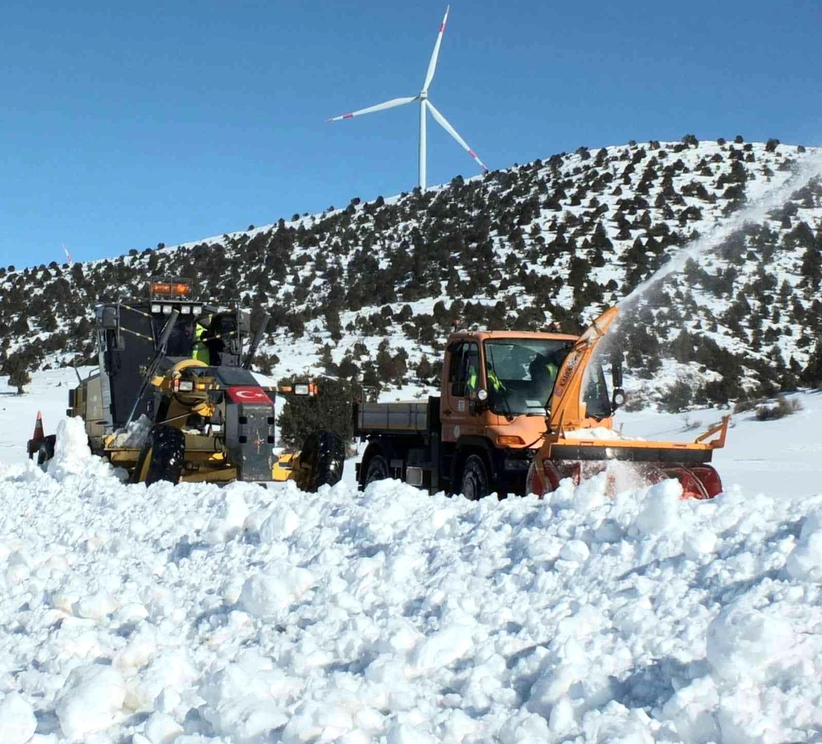 Geçen yıl susuzluk yaşayan köy bu sene kar yağışıyla berekete kavuştu