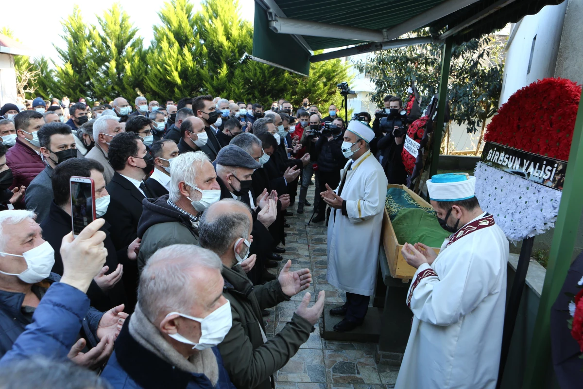 Son dakika... Giresun\'da bıçaklanarak öldürülen Sıla Şentürk\'ün cenazesi defnedildi